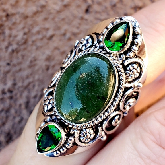 New Green Serpentine & Chrome Diopside Silver Statement Ring. - Picture 10 of 13